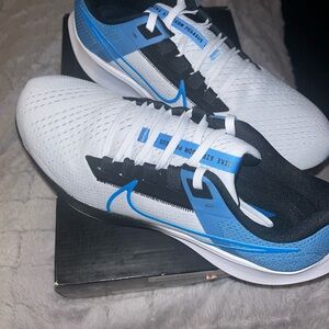 Nike Air Zoom Pegasus 38 - White and Blue Sneakers
